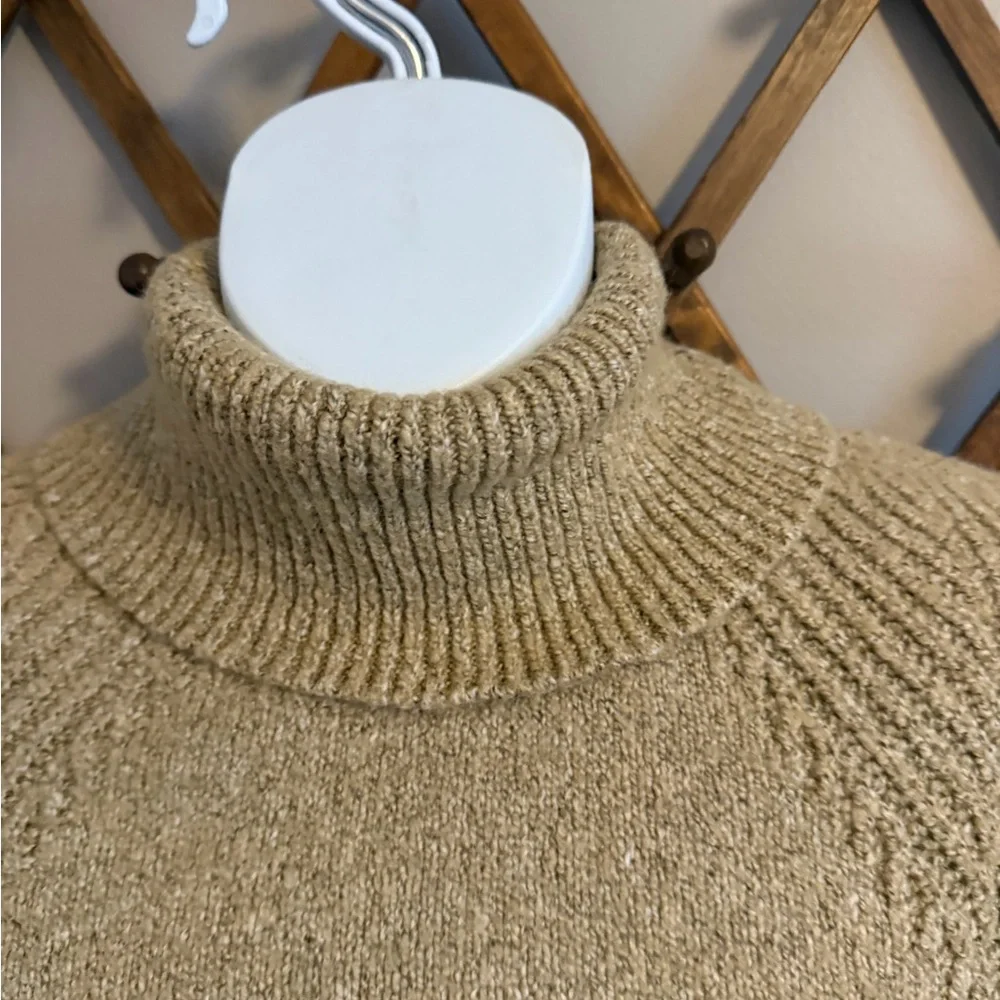 Roots Beige Chunky Knit Turtleneck Tunic Sweater Size M - Picture 4 of 7